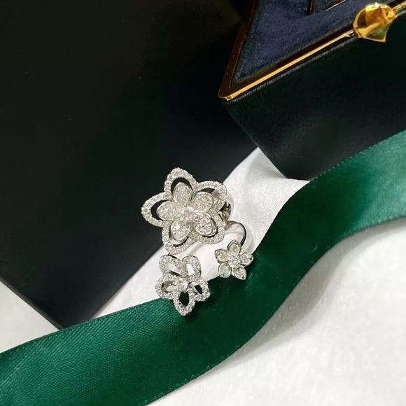 Triple Flower Sterling Silver Ring - Picture 3 of 3